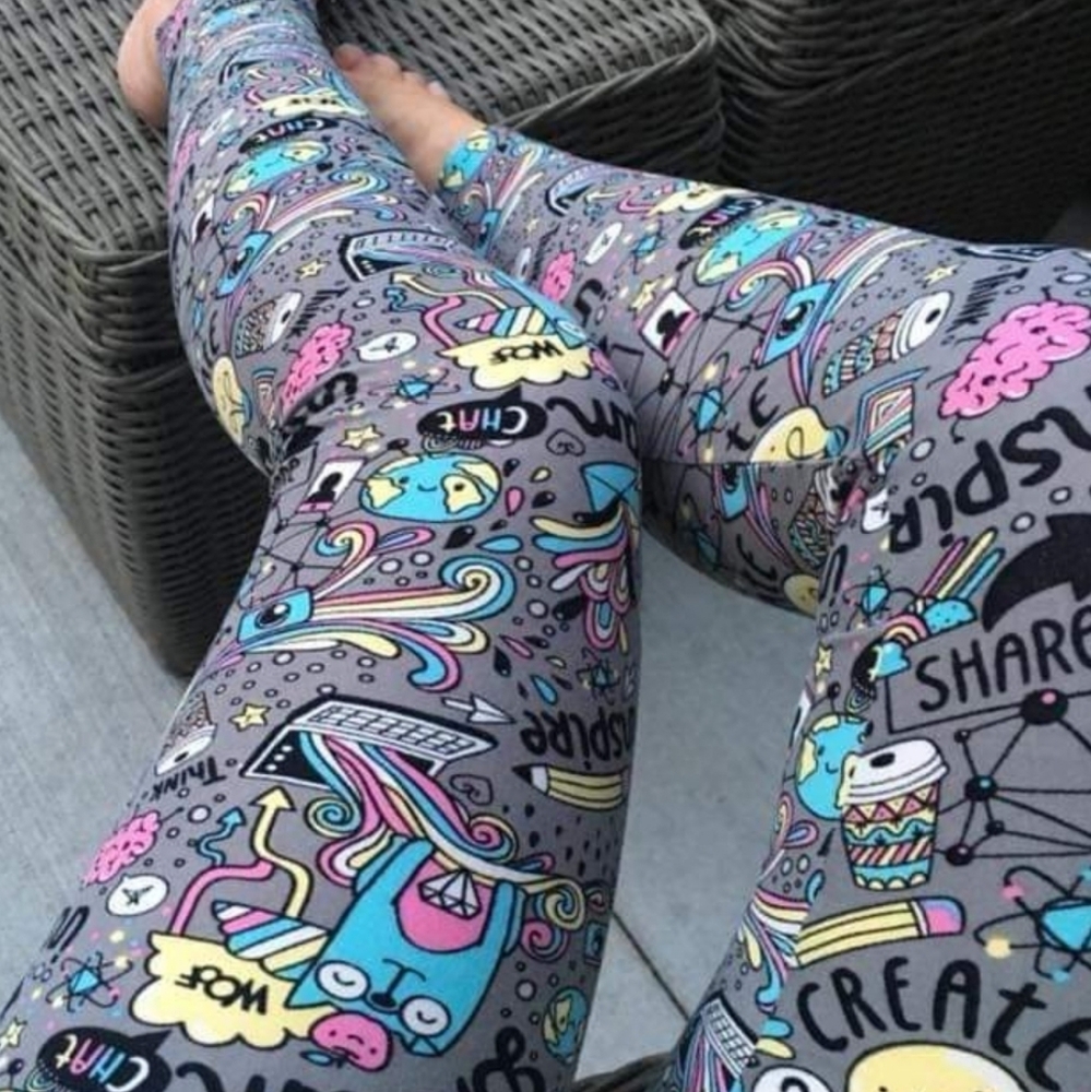 NWT Sweetlegs one size fits most dreambook pattern gray‎ leggings